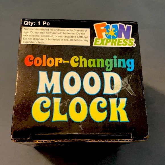 Color changing mood clock - Picture 2 of 4